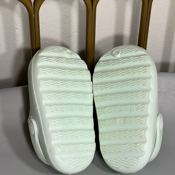 Unisex tNWT size Mint Green toddler Slip-On slide sandal with back no flaws - Picture 9 of 9